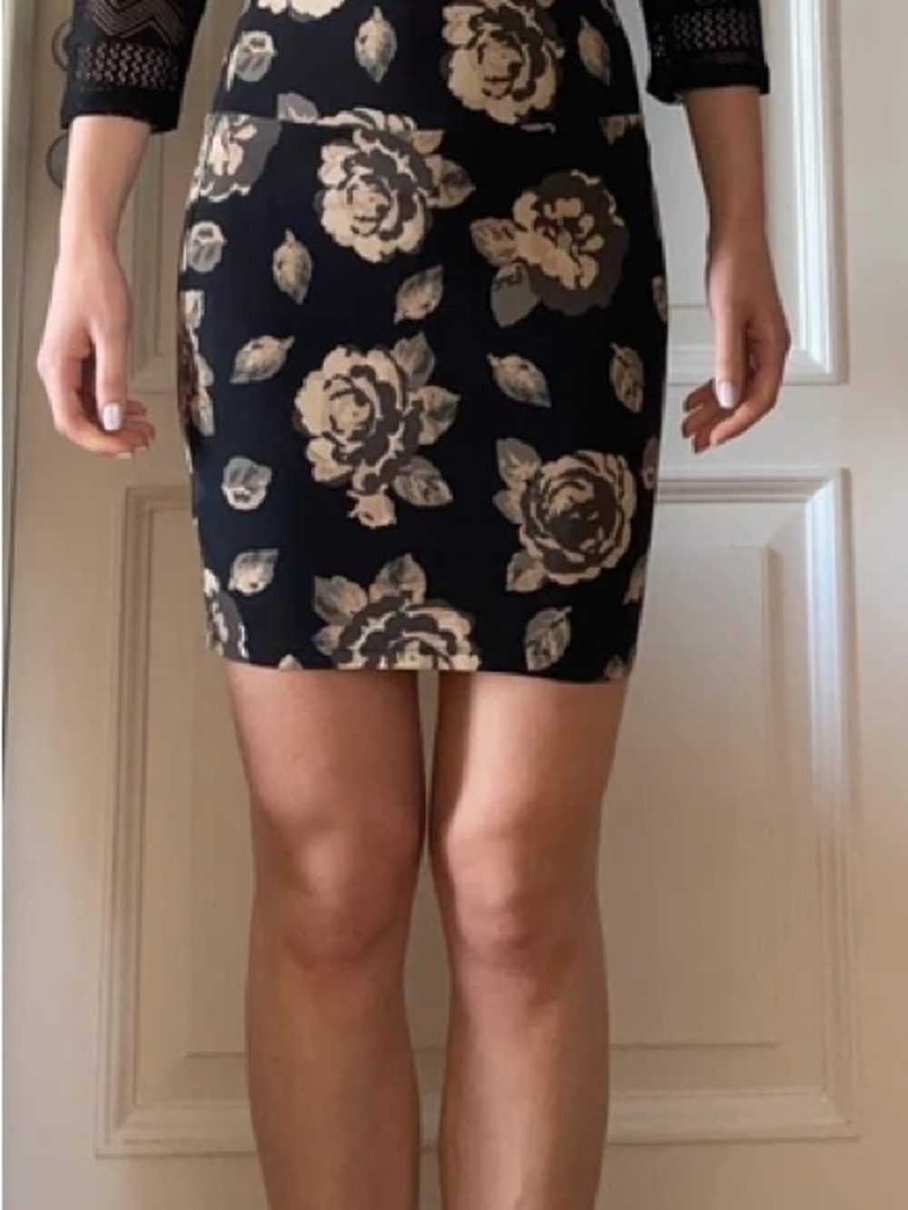 ARITZIA TALULA Floral Print Black and Cream Bodycon Mini Skirt (S)